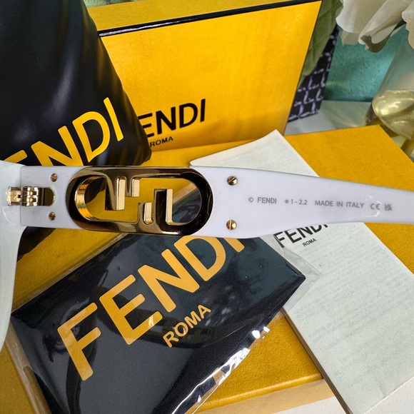FENDI Sunglasses- White - Picture 4 of 8